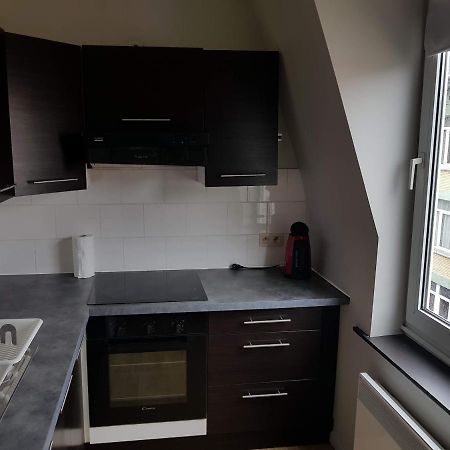 Central Yellow Apartment Брюссель Экстерьер фото