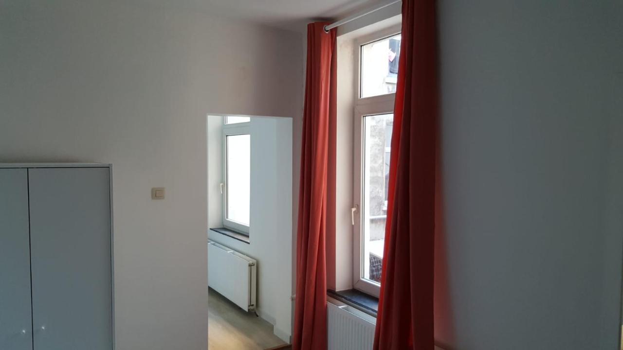 Central Yellow Apartment Брюссель Экстерьер фото