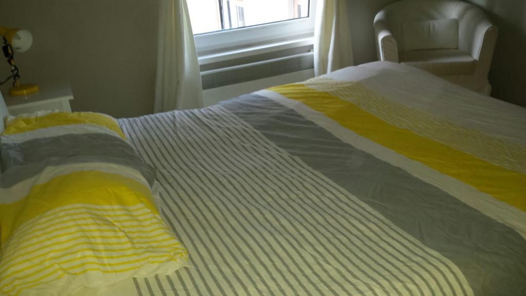 Central Yellow Apartment Брюссель Экстерьер фото