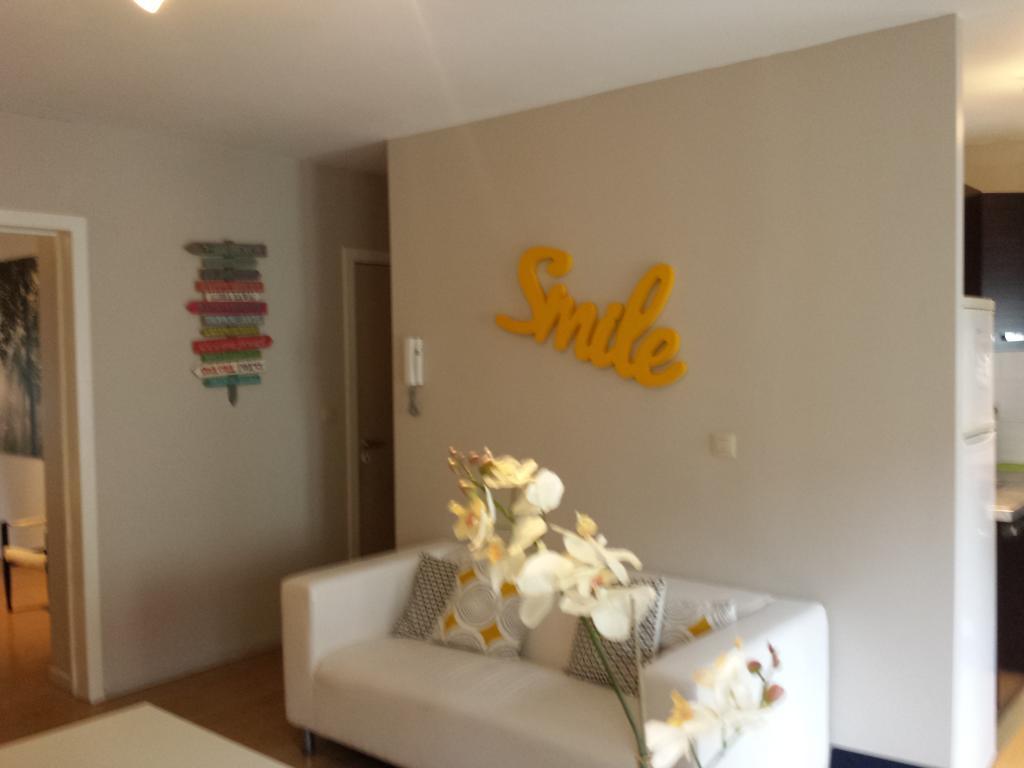 Central Yellow Apartment Брюссель Экстерьер фото