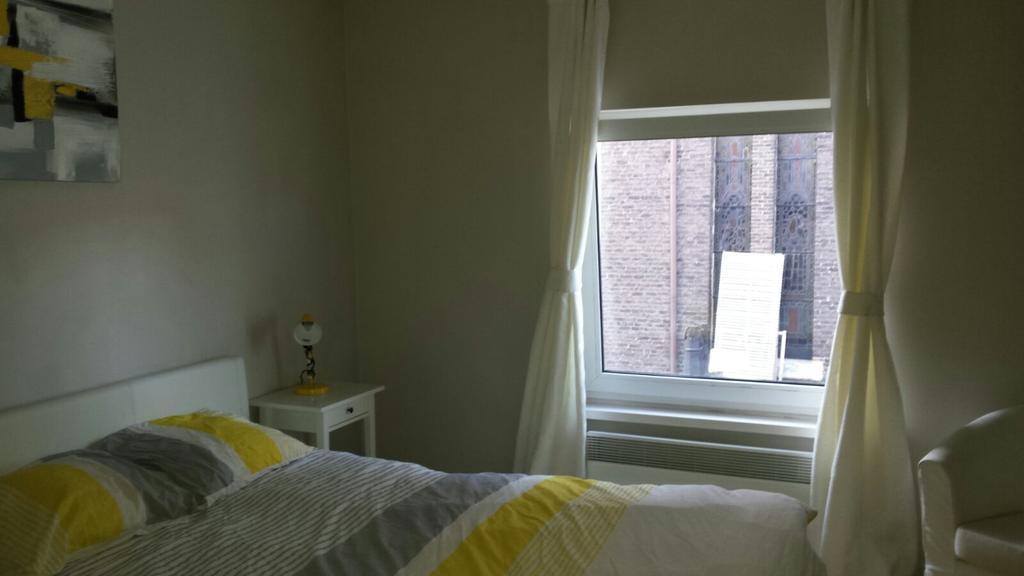 Central Yellow Apartment Брюссель Экстерьер фото